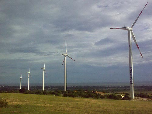 Các trụ điện gió ở Tuy Phong, Bình Thuận